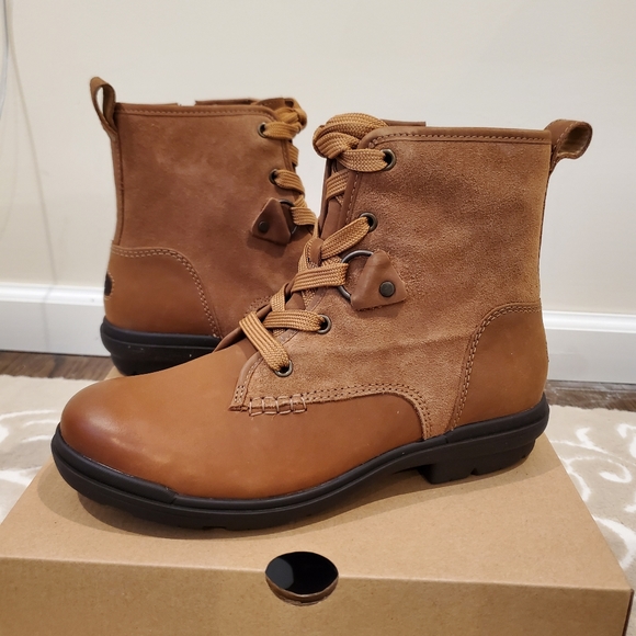 UGG Shoes - New Ugg Women's Hapsburg Lace Bootie Size 7.5 Chestnut